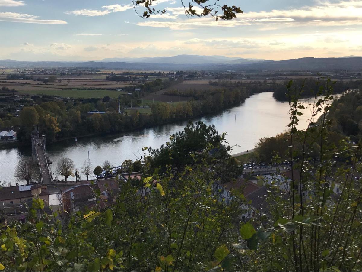 Отель La Roulotte Des Bords De Saone Масьё Экстерьер фото
